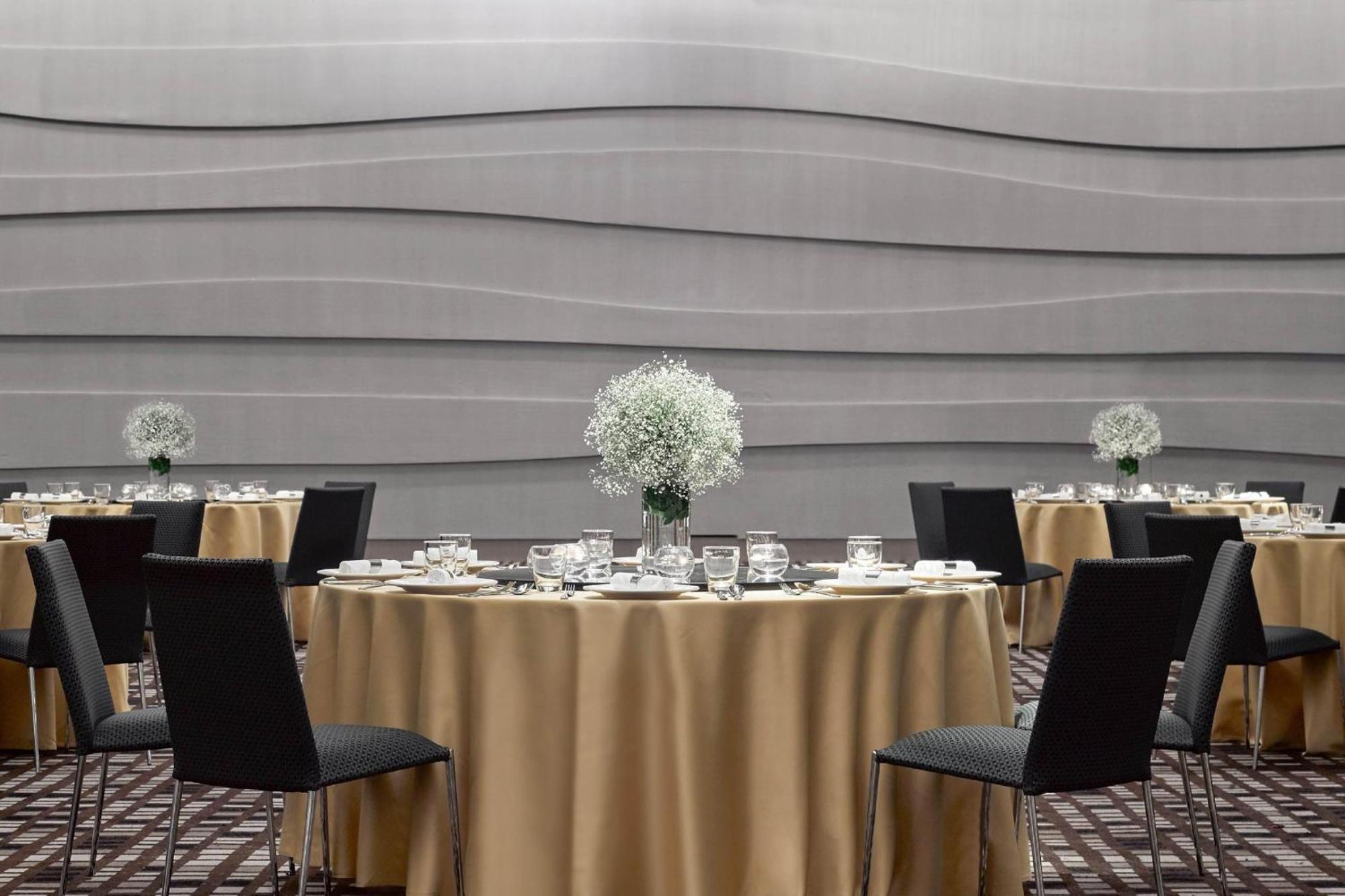 Kota Kinabalu Marriott Hotel Dış mekan fotoğraf The ballroom