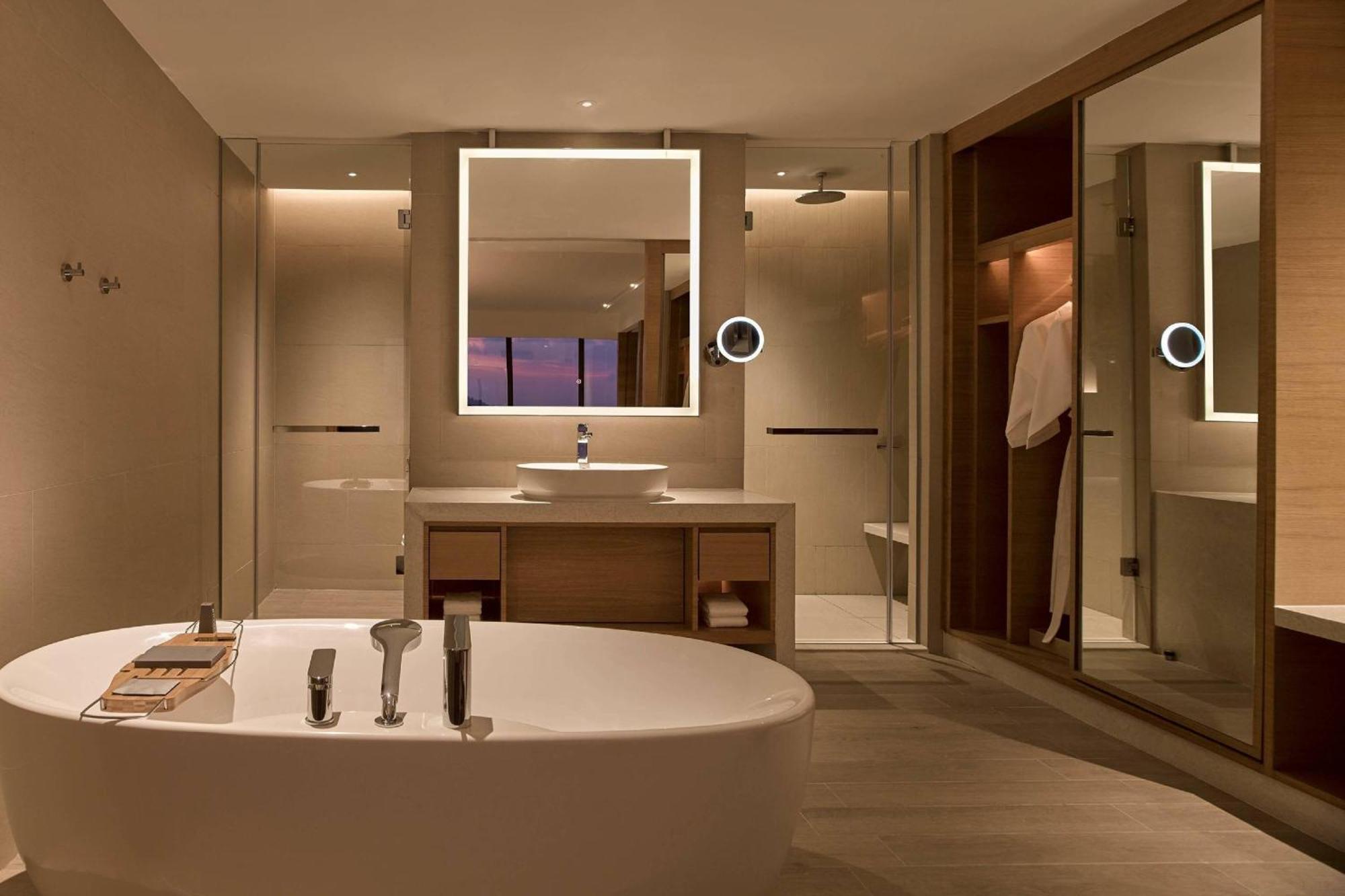 Kota Kinabalu Marriott Hotel Dış mekan fotoğraf Bathroom